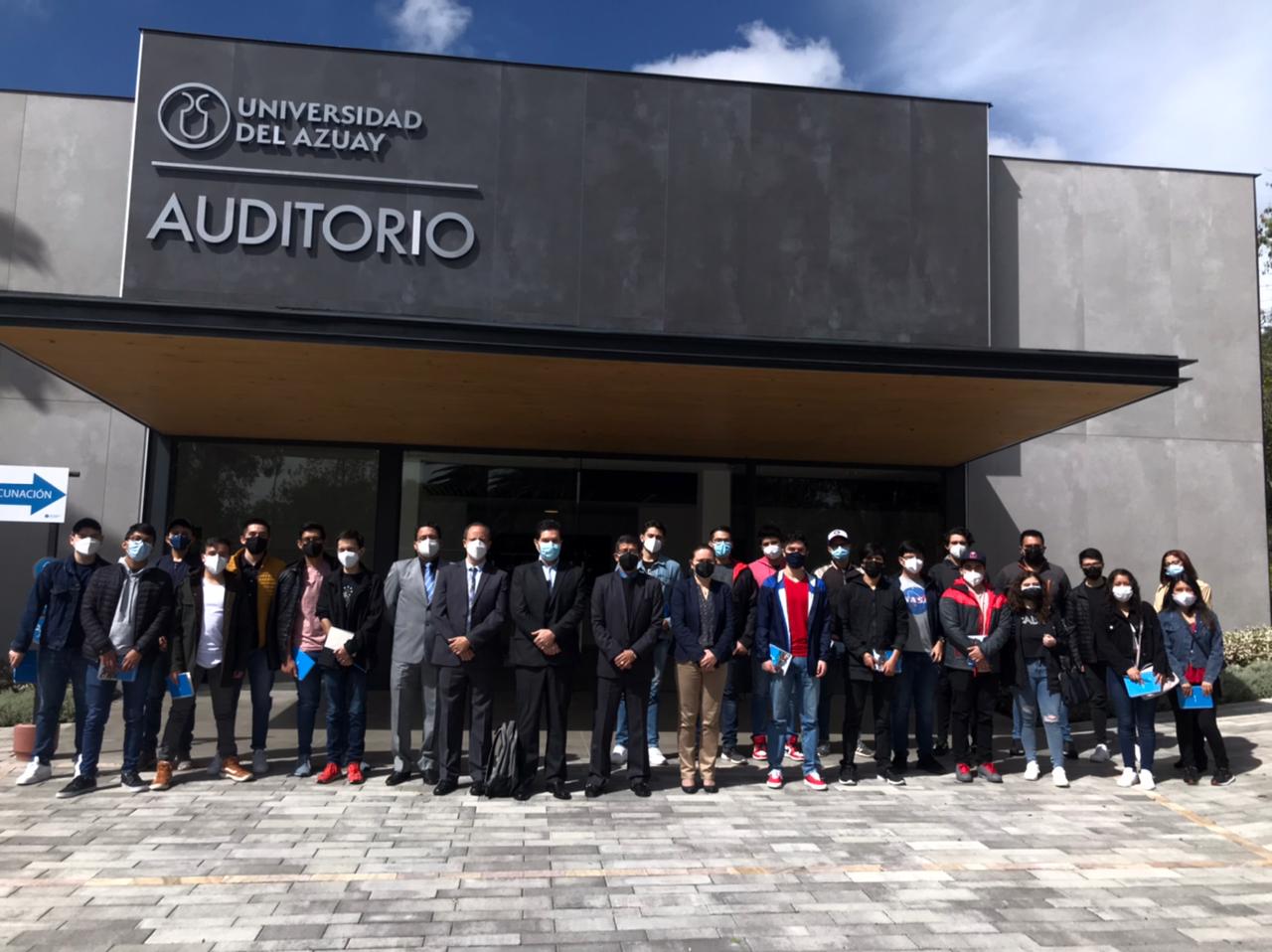 Visita de los estudiantes de segundo ciclo al Campus Central